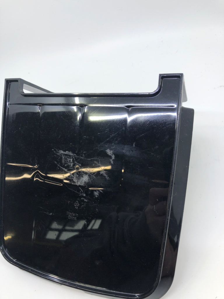 PLASTIC BLACK DESK ORGANIZER.