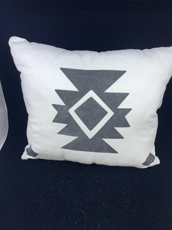 WHITE AND BLACK AZTEC PILLOW.