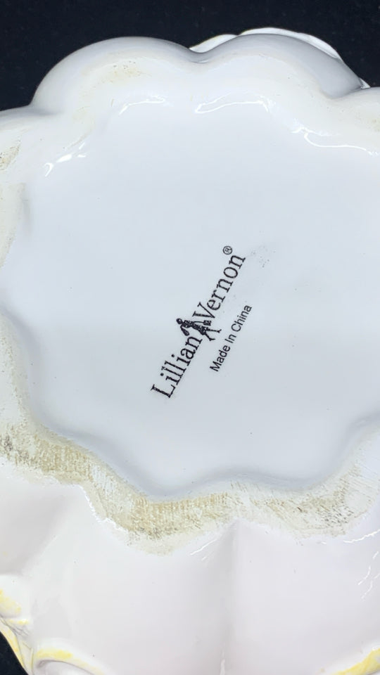 WHITE SCROLL PUMPKIN SERVER W LID.