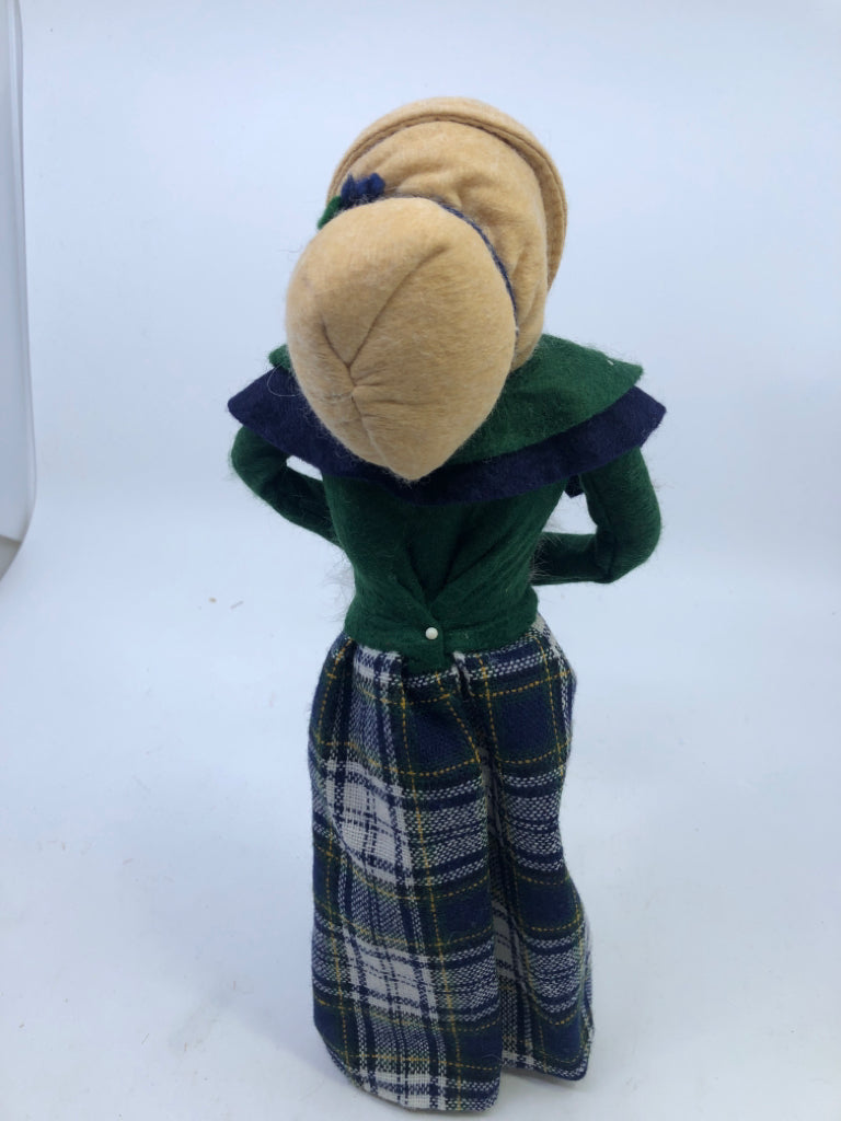 BYERS' CHOICE WOMAN W TAN HAT AND PLAID SKIRT- 1993.