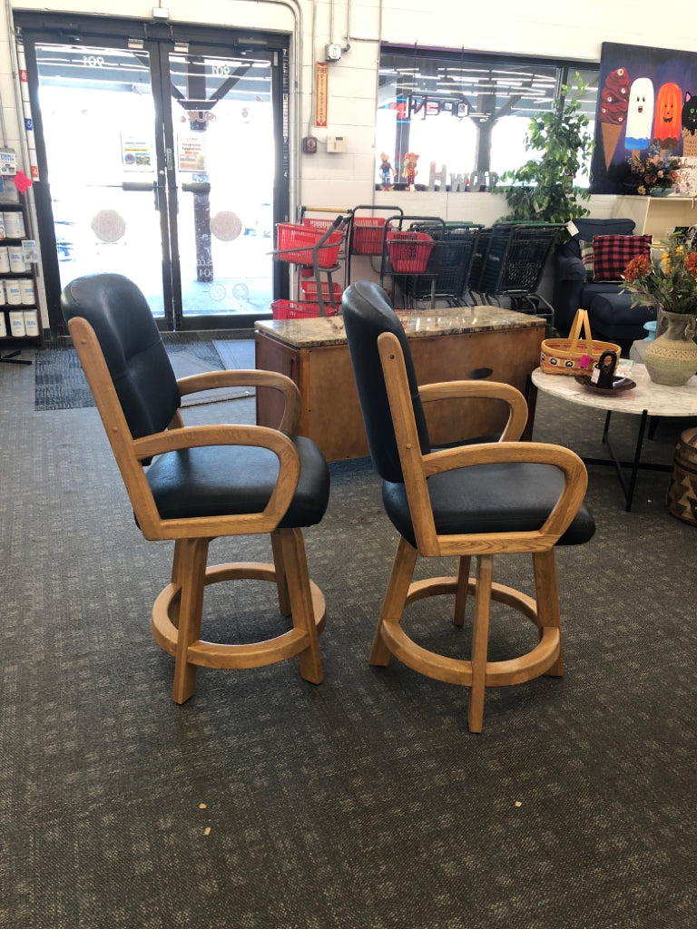 2 BLACK & WOOD SWIVEL BAR STOOL CHAIRS.