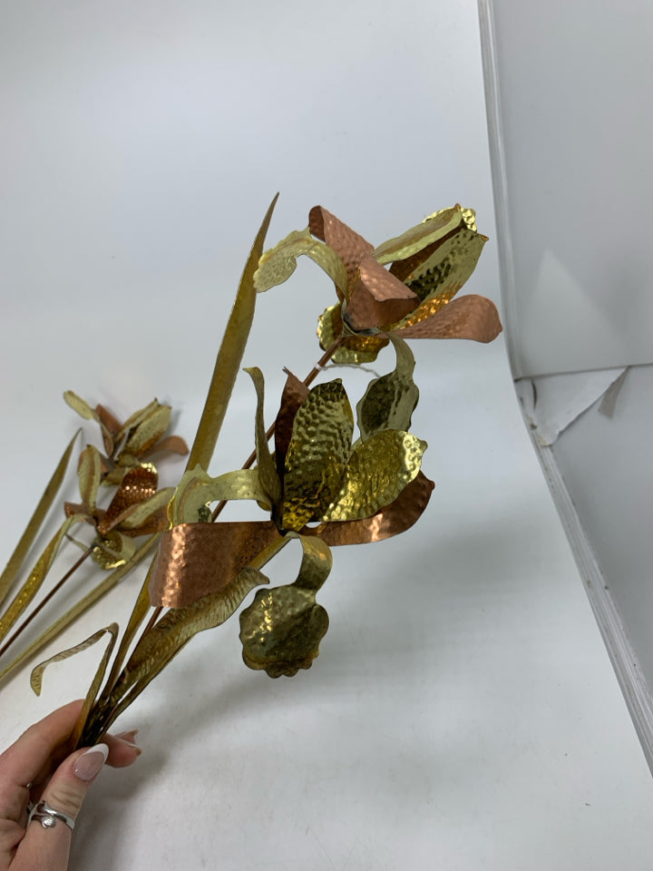 2 PC COPPER/GOLD COLORED METAL WORK LILLY FLOWERS WALL HANGING.