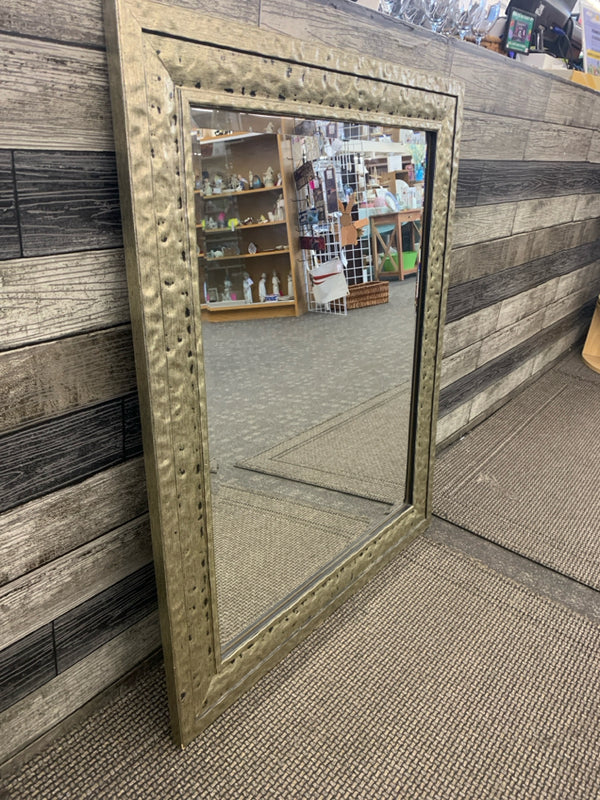 RECTANGLE MIRROR W/ HAMMERED DISTRESSED GOLDEN LOOK.