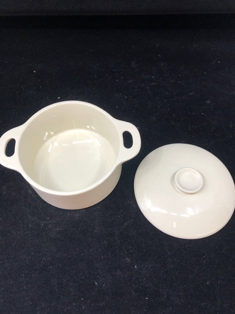 SMALL CREAM BAKER W LID.