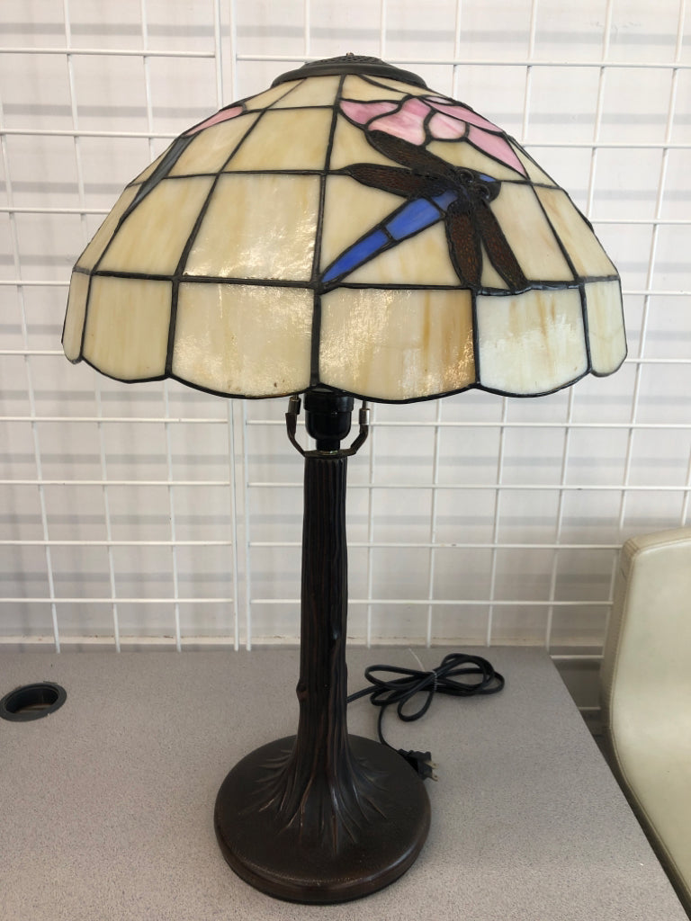 DRAGONFLY STAINED GLASS LAMP.