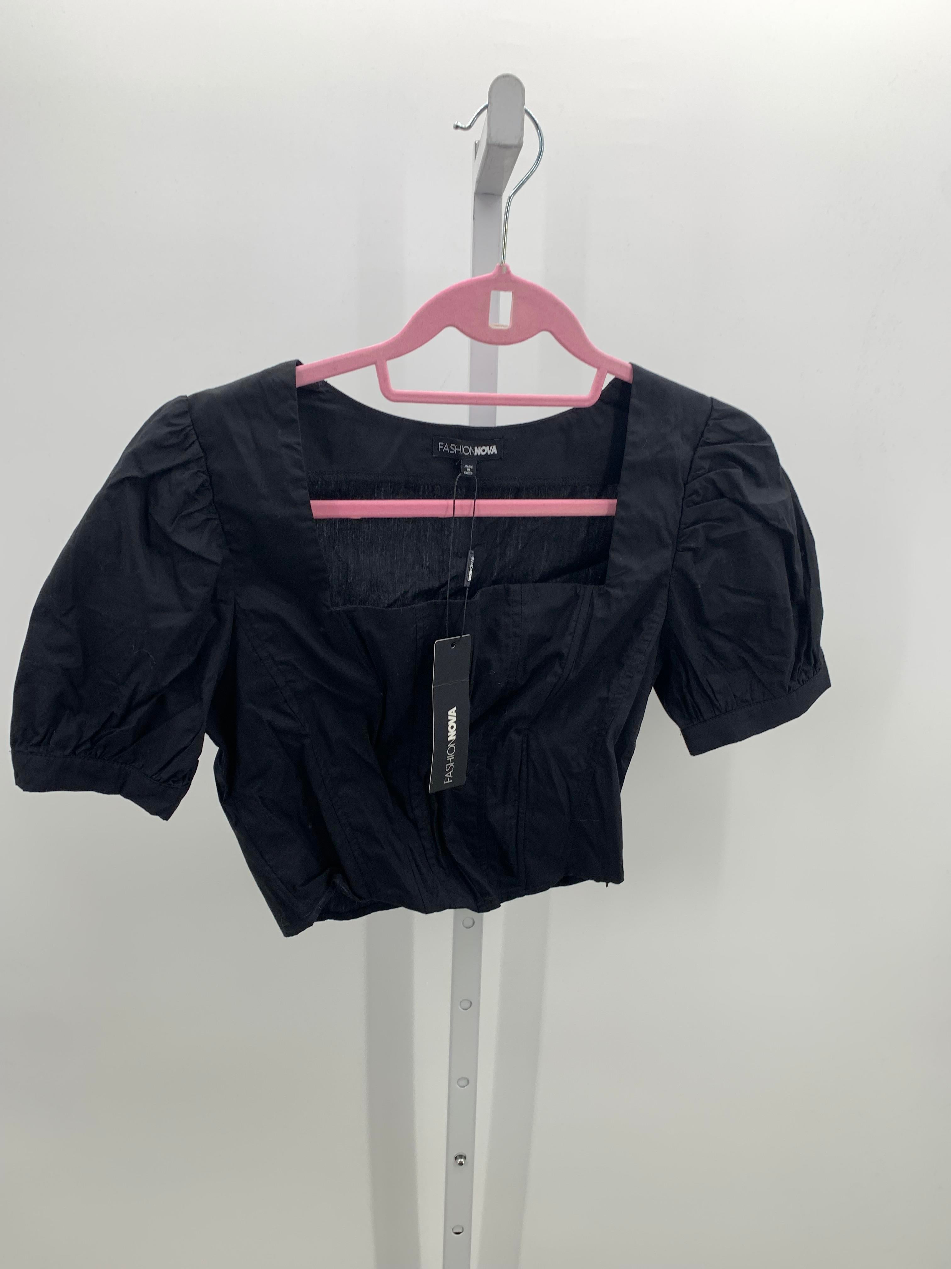 Size Medium Juniors Short Sleeve Shirt