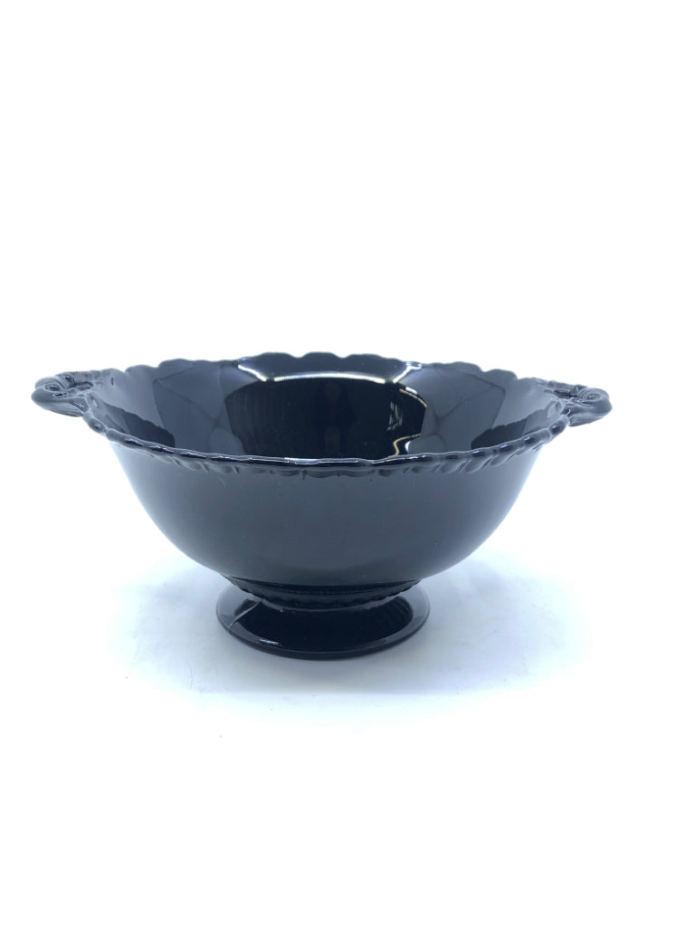 VTG BLACK FOOTED BOWL W HANDLES.