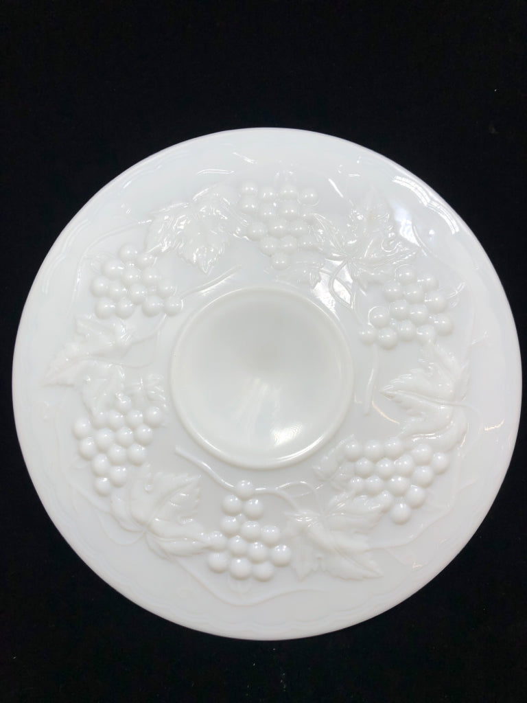 VTG WHITE MILK GLASS TIDBIT SERVING TRAY.