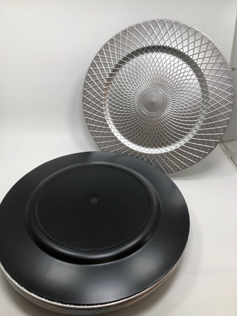 12PC SILVER SPIRO PLASTIC CHARGER PLATES.