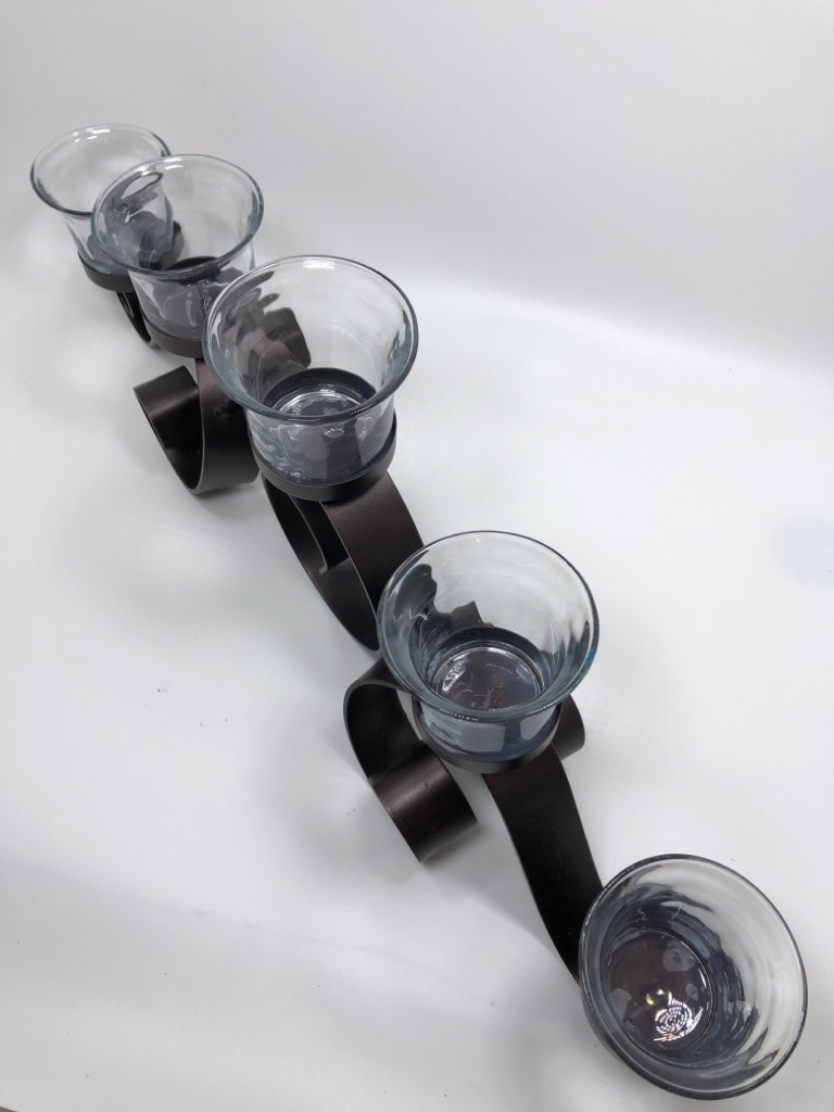 METAL SCROLL VOTIVE CANDLE HOLDER W/5 GLASS VOTIVE CUPS.