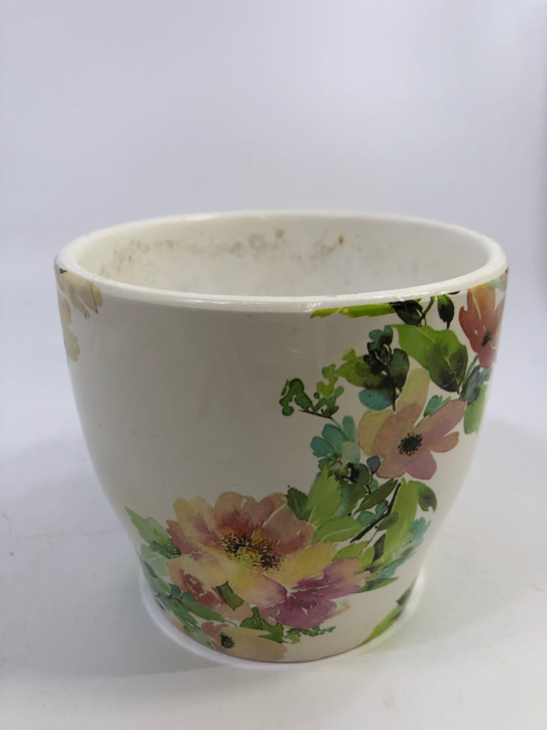 SMALL WHITE FLOWER POT W/ RED FLOWER & LEAF DESIGN.