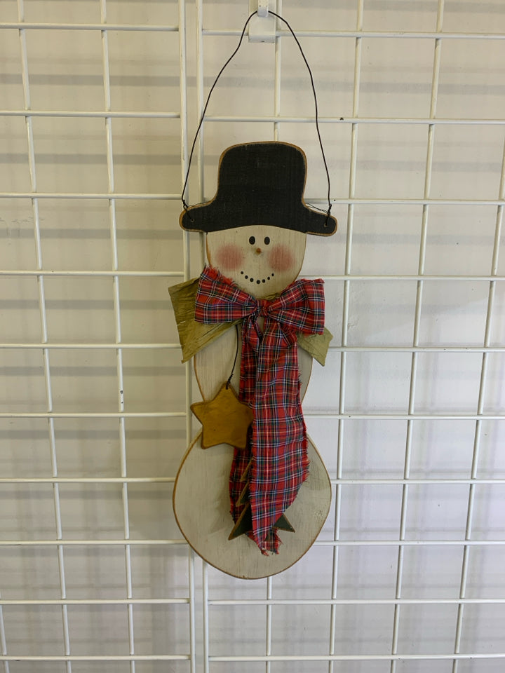 PRIMITIVE WOOD HANGING SNOWMAN.
