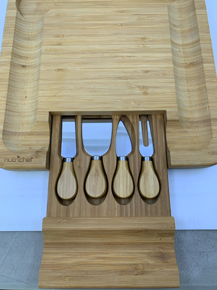 SQUARE WOOD CHEESE W/ 4 KNIFES.