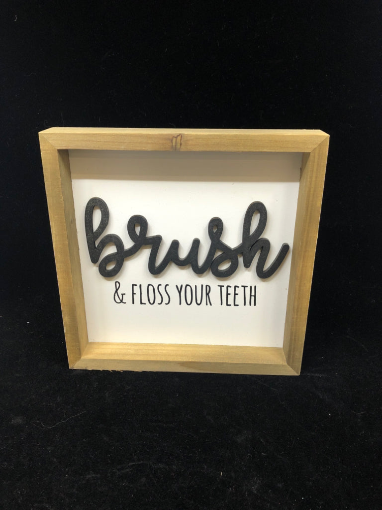 "BRUSH" SMALL WOODEN SQUARE SIGNS.