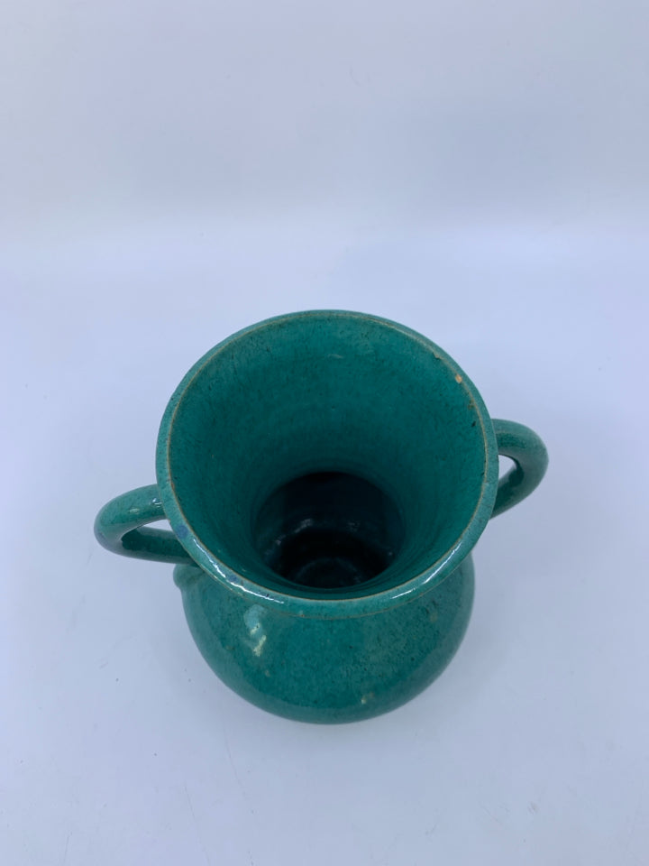 VTG AQUA COLORED VASE W/ DOUBLE HANDLES.