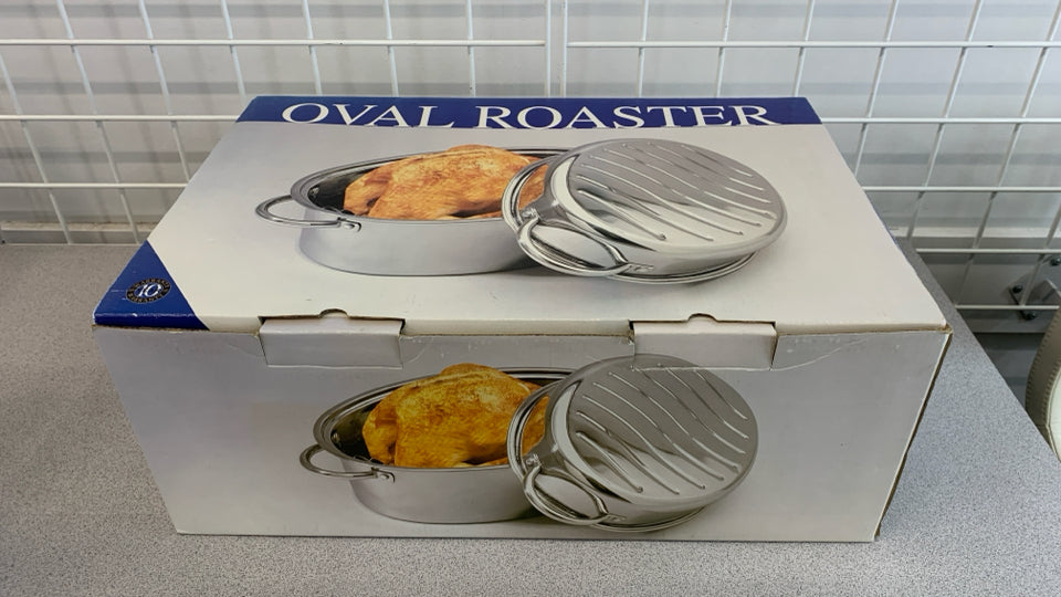 OVAL ROASTER W/LID IN BOX.