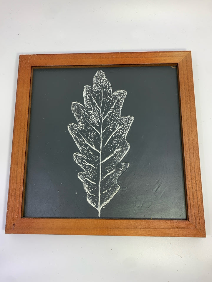WHITE OAK LEAF GREEN FRAMED WALL HANGING.