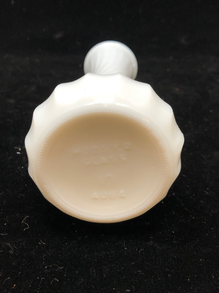 VTG SWIRL MILK GLASS BUD VASE.