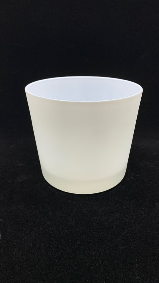 FROSTED WHITE PLANTER.