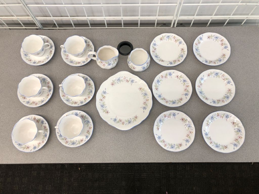 19PC VTG BLUE FLORAL TEA SET SRV FOR 6.