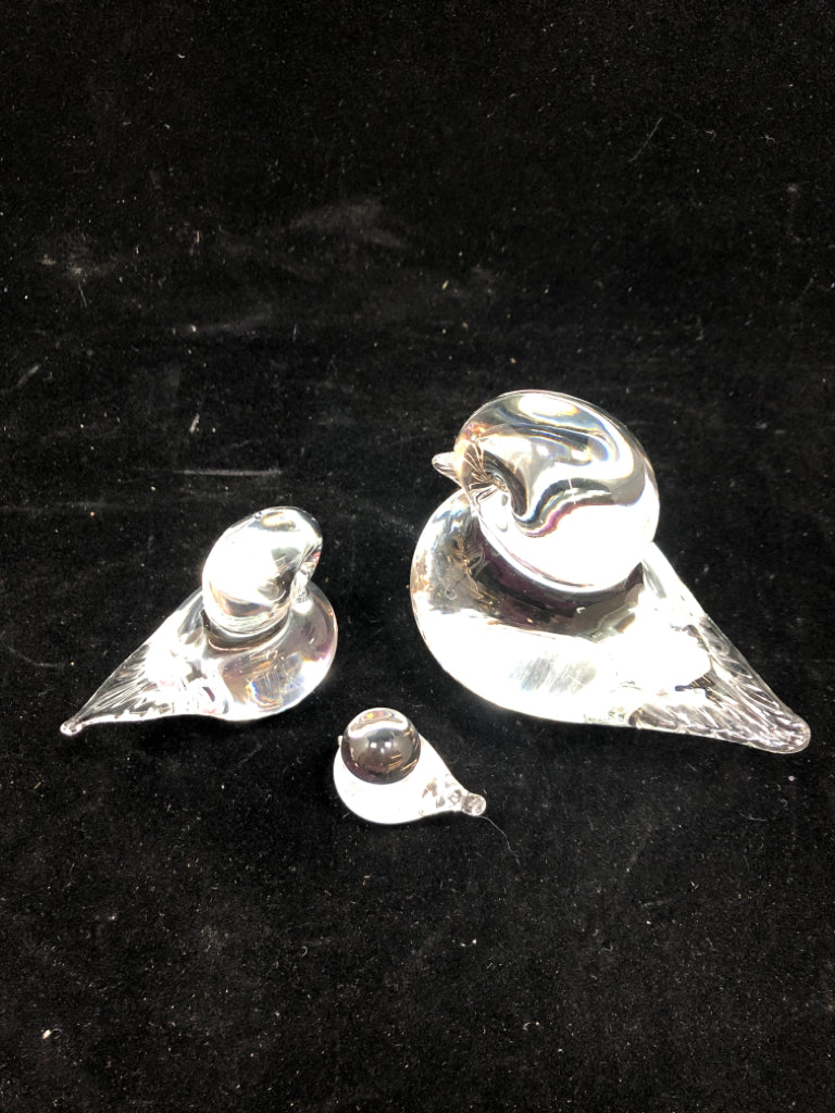 3PC CLEAR GLASS DUCK FAMILY FIGURINES.