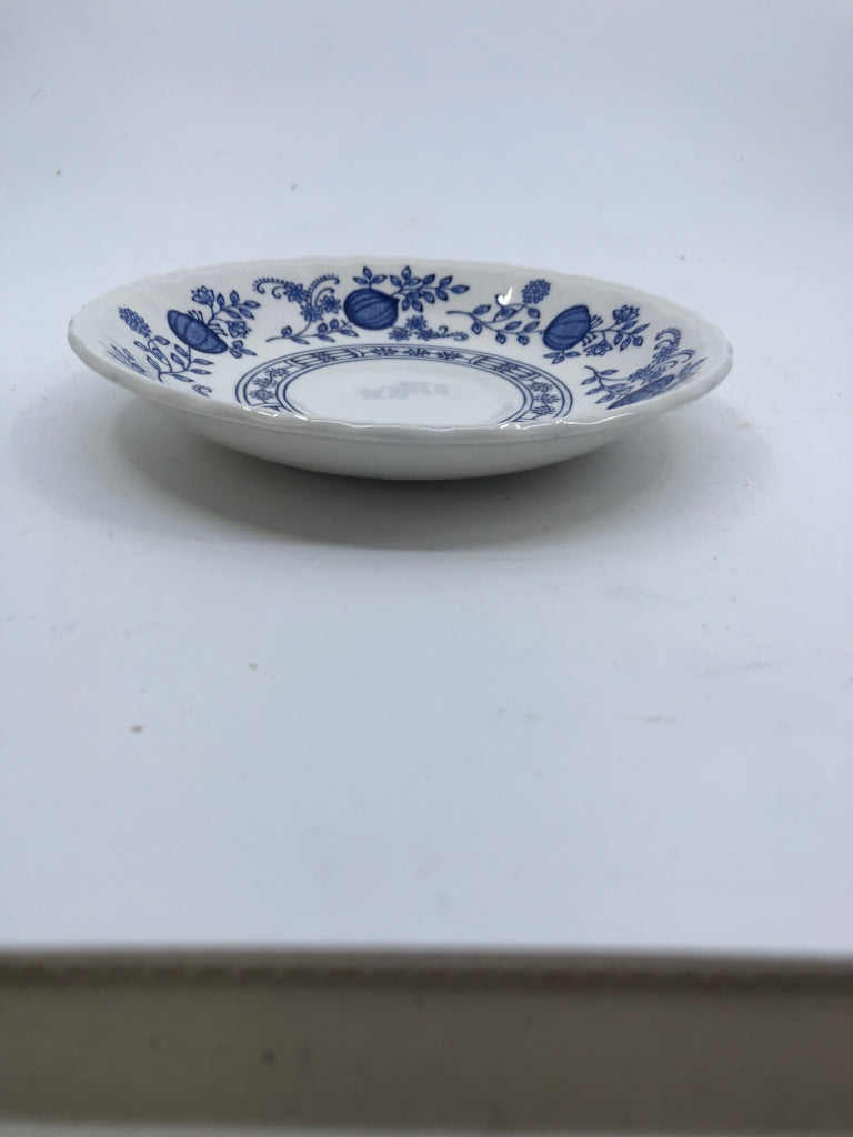 8PC BLUE HERITAGE ONION PATTERN TEA SET- 4 CUPS, 4 SAUCERS.