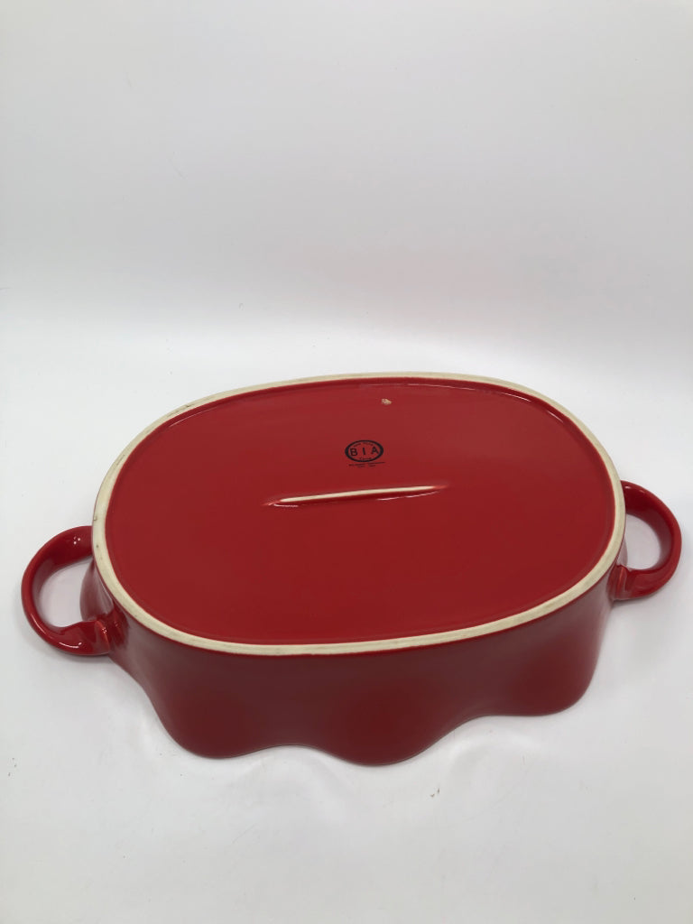 RED WAVY EDGE CASSEROLE DISH.