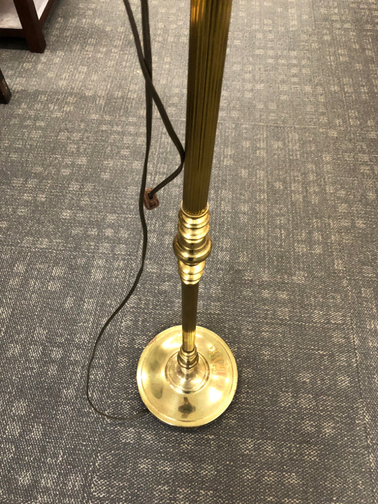ADJUSTABLE GOLD FLOOR LAMP.