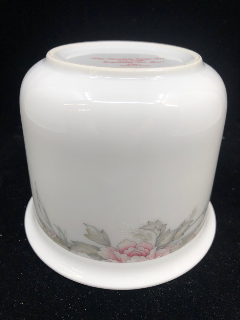 GREY W PINK FLORAL PORCELIAN CACHE POT.