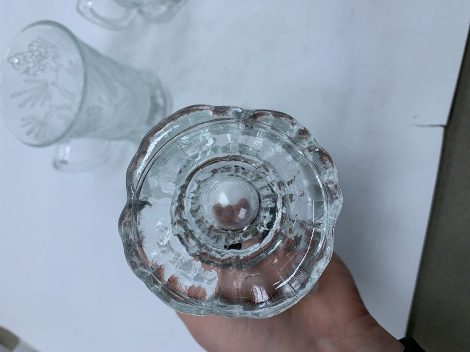 4 CLEAR FOOTED GLASS MUGS W/ EMBOSSED PINECONES.