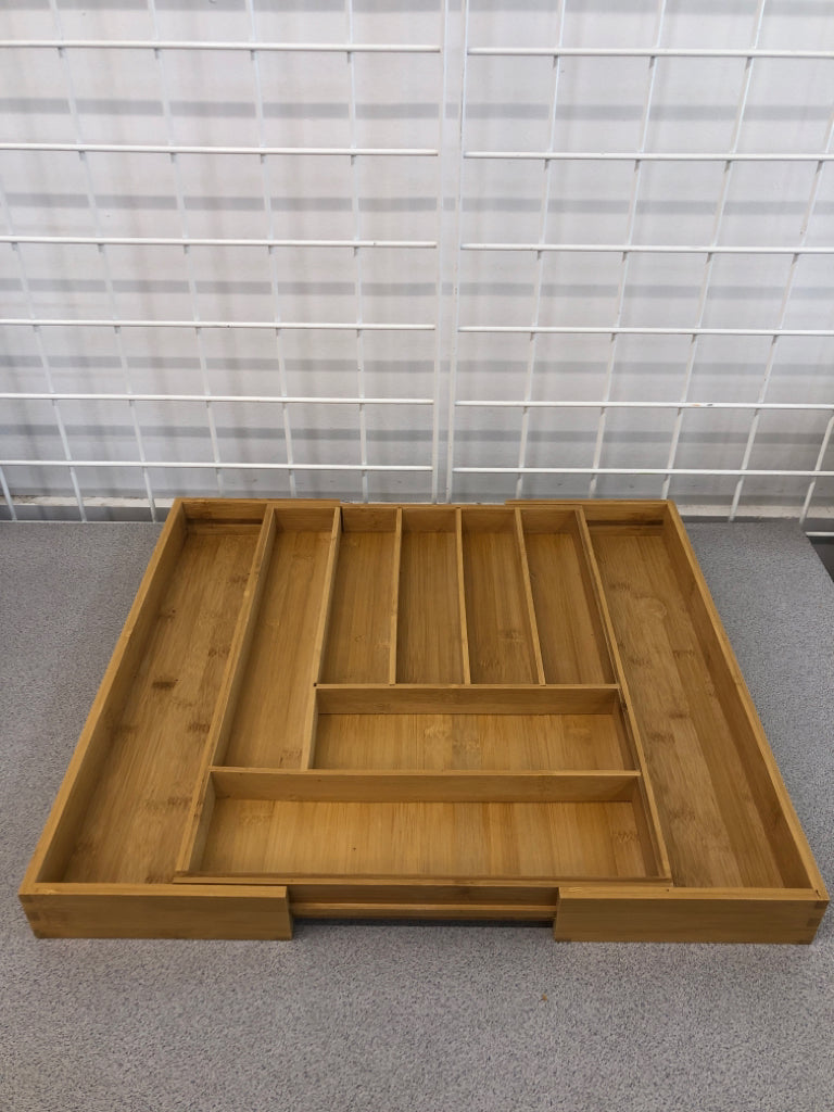 EXPANDABLE BAMBOO DRAWER ORGANIZER.