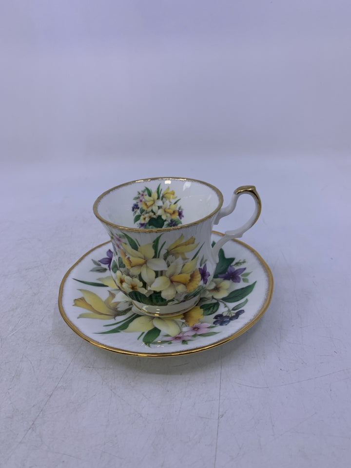 QUEEN'S BUTTERCUP FLOWER BOUQUET TEACUP /SAUCER.