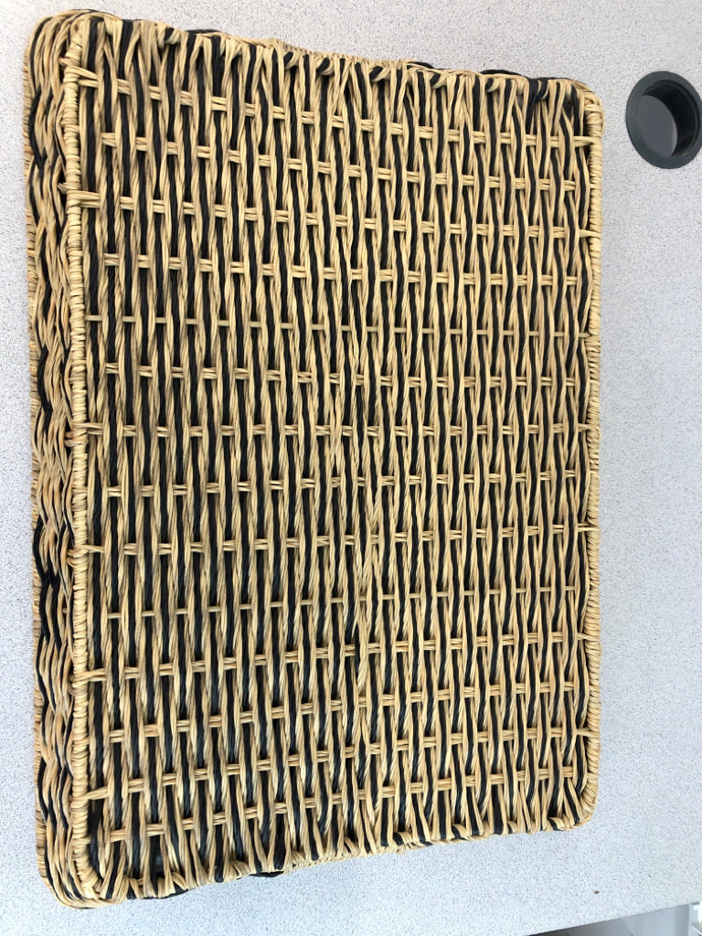 BLACK & CREAM WOVEN TRAY.