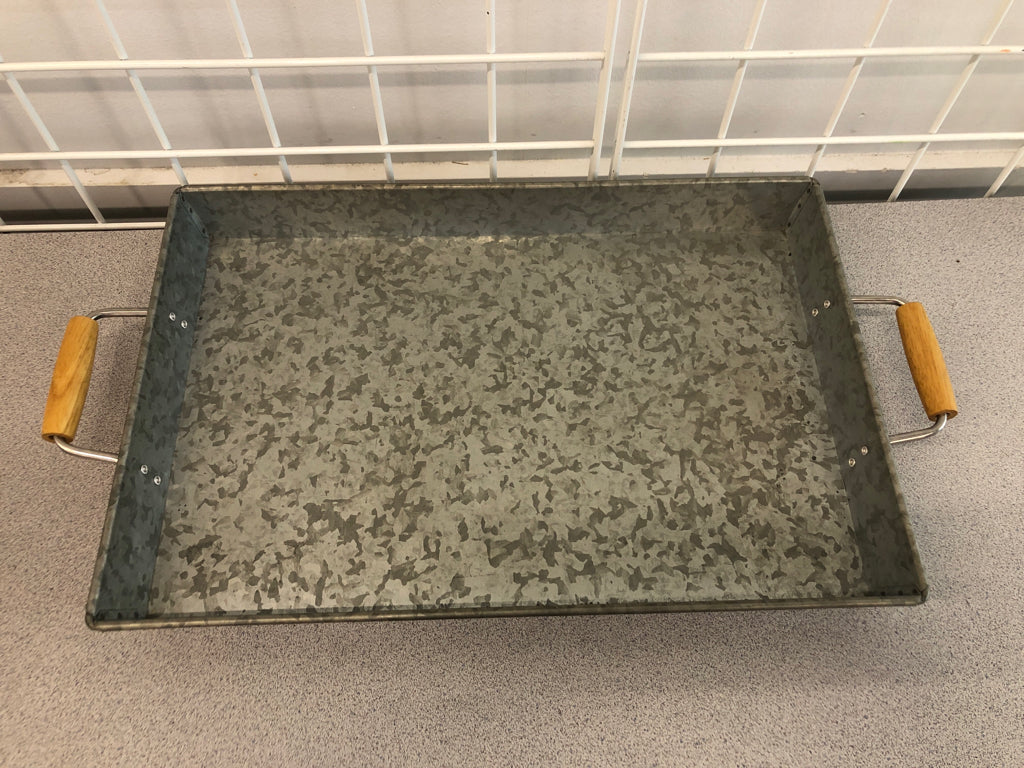 GALVANIZED TRAY W/WOODEN HANDLES.