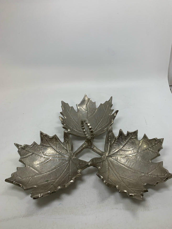 SILVER METAL TRIPLE MAPLE LEAF CENTERPIECE HANDLE IN CENTER.