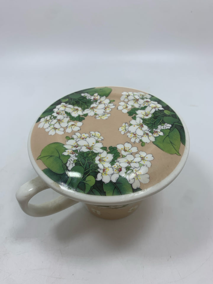 WHITE FLOWER COFFEE MUG W/LID.