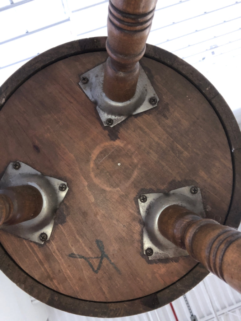 2PC VTG SEWING BUCKET ON LEGS W/AMBER COATED ASH TRAY.