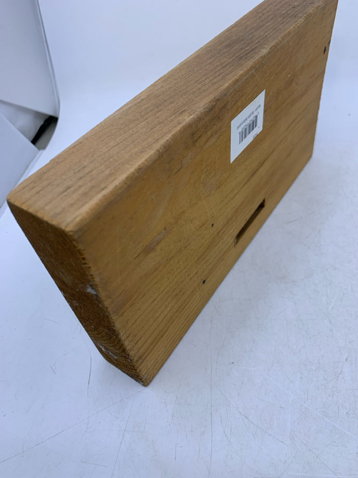 THICK WOOD YELLOW RELAX WALL HANGING.