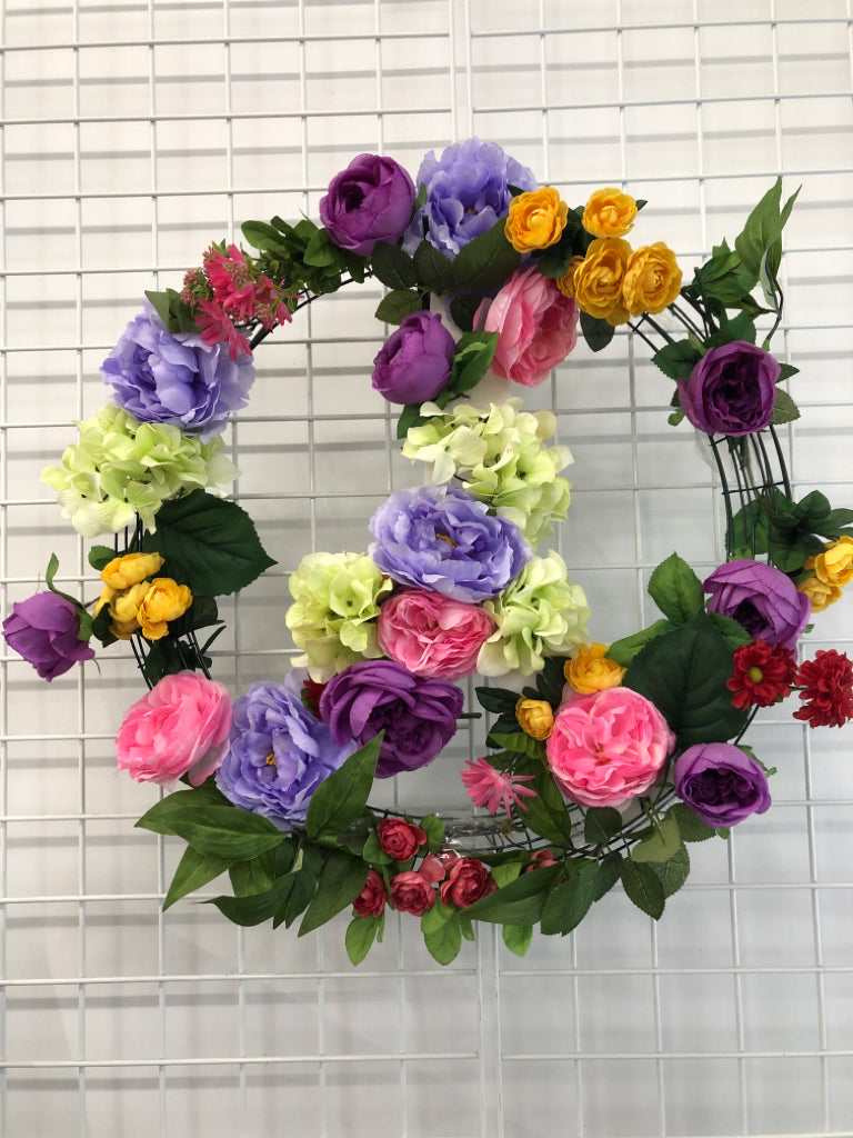 FAUX FLORAL PEACE SIGN WREATH.