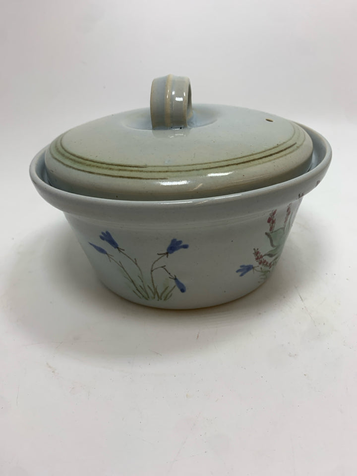 FLORAL BUCHAN STONEWARE COVERED CASSEROLE DISH.