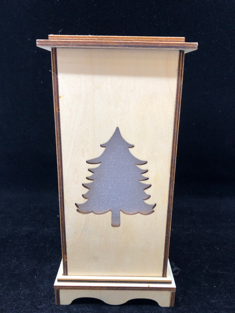 LIGHT UP BOX W SPARKLE TREE.