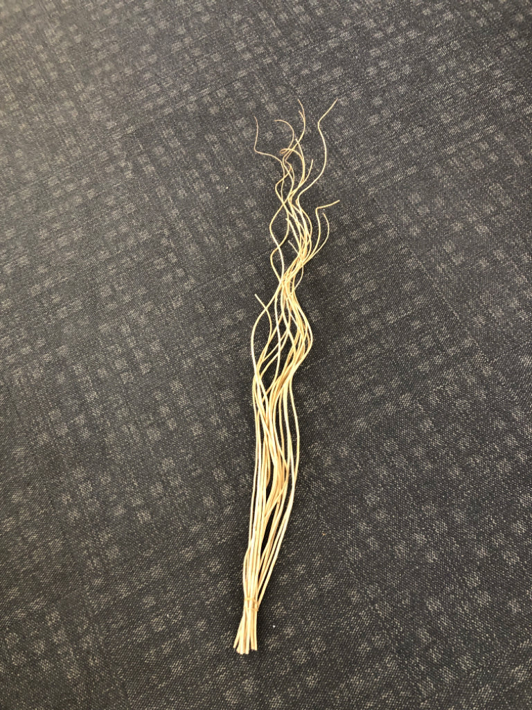 TAN WAVY BAMBOO VASE FILLER.