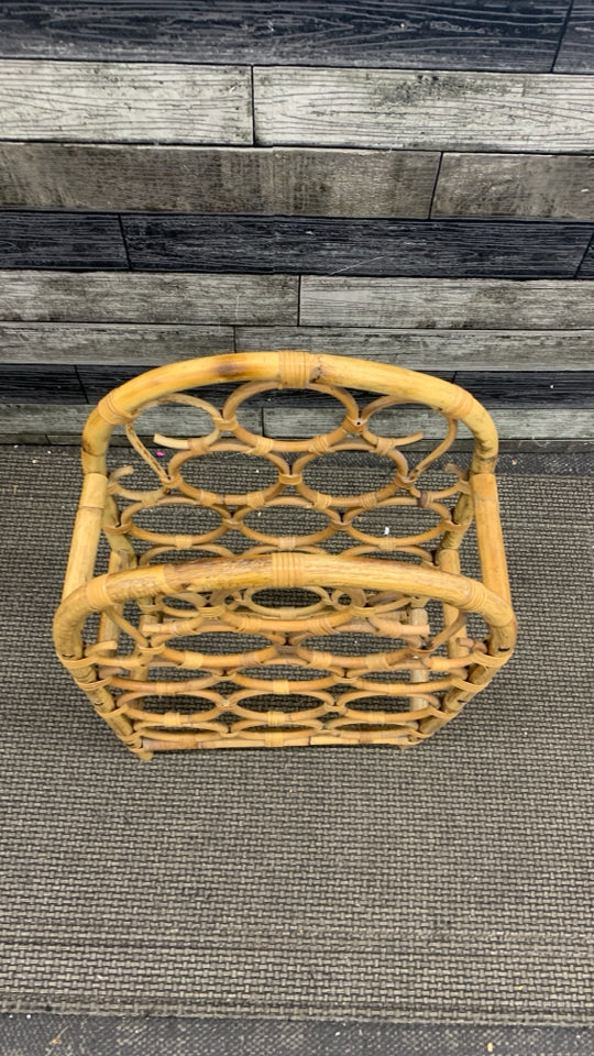 RATTAN WINE HOLDER.