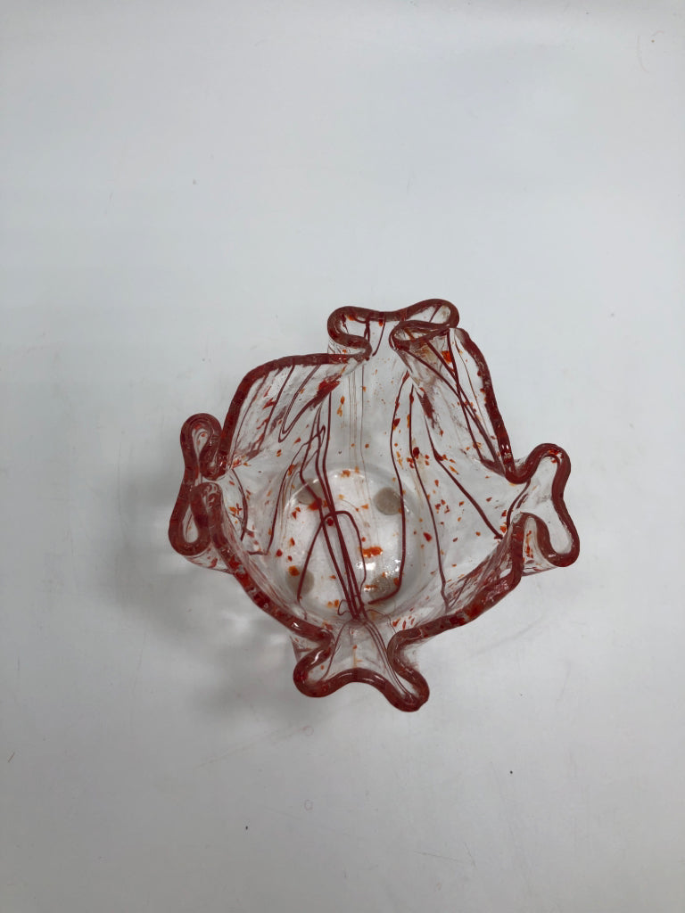 RED DETAILED FOLDED GLASS DECOR.