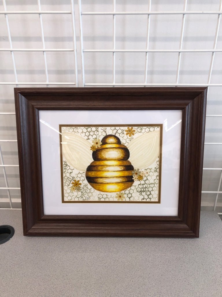BEE W/GOLD GLITTER DESIGN IN BROWN FRAME.