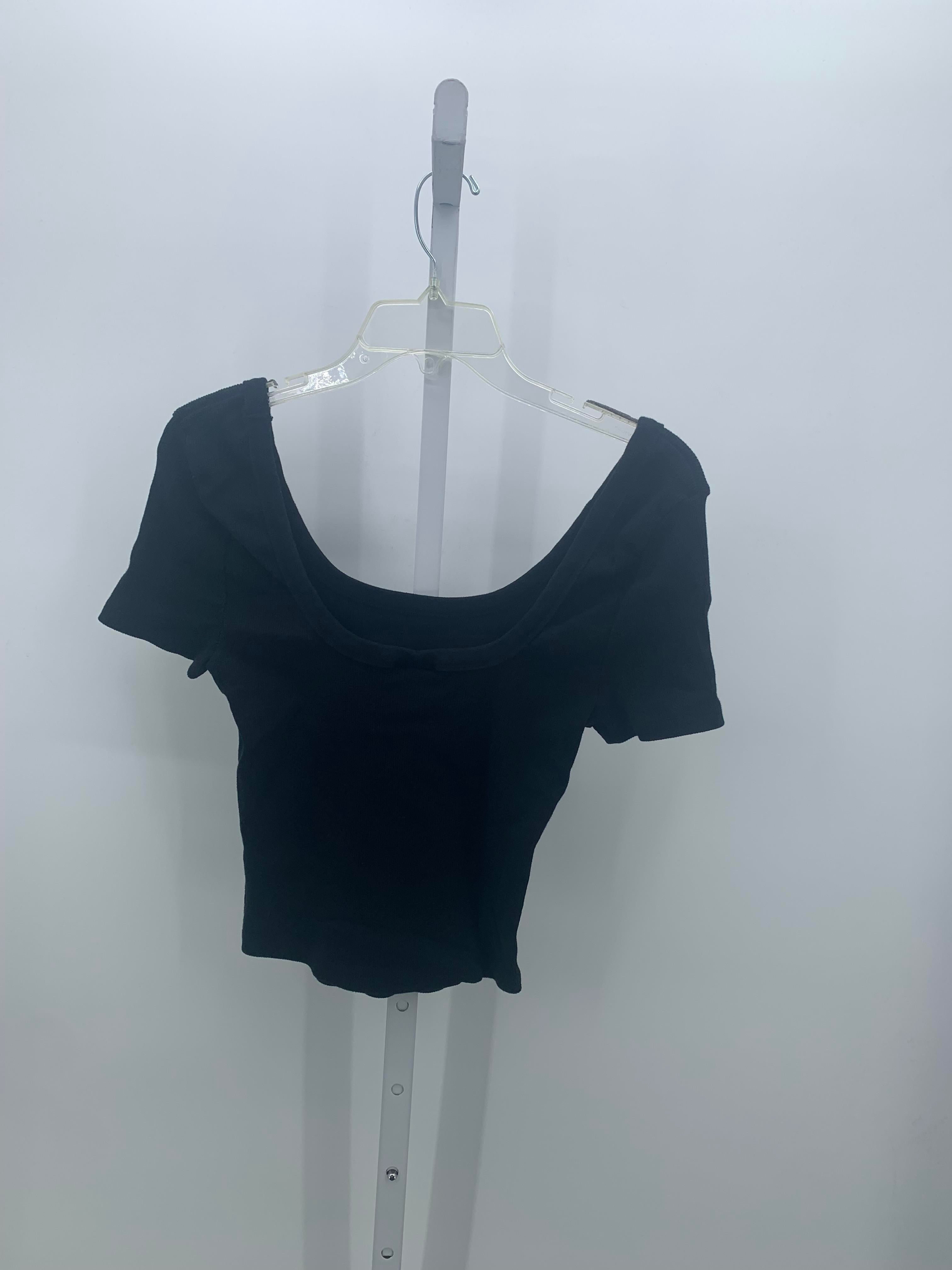 Universal Furniture Size Medium Misses Short Sleeve Shirt
