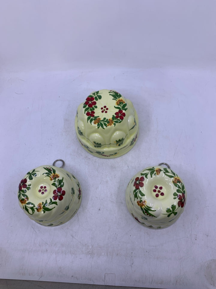 VTG 3 CERAMIC PAINTED JELLO MOLDS MADE IN PORTUGAL WALL HANGINGS.