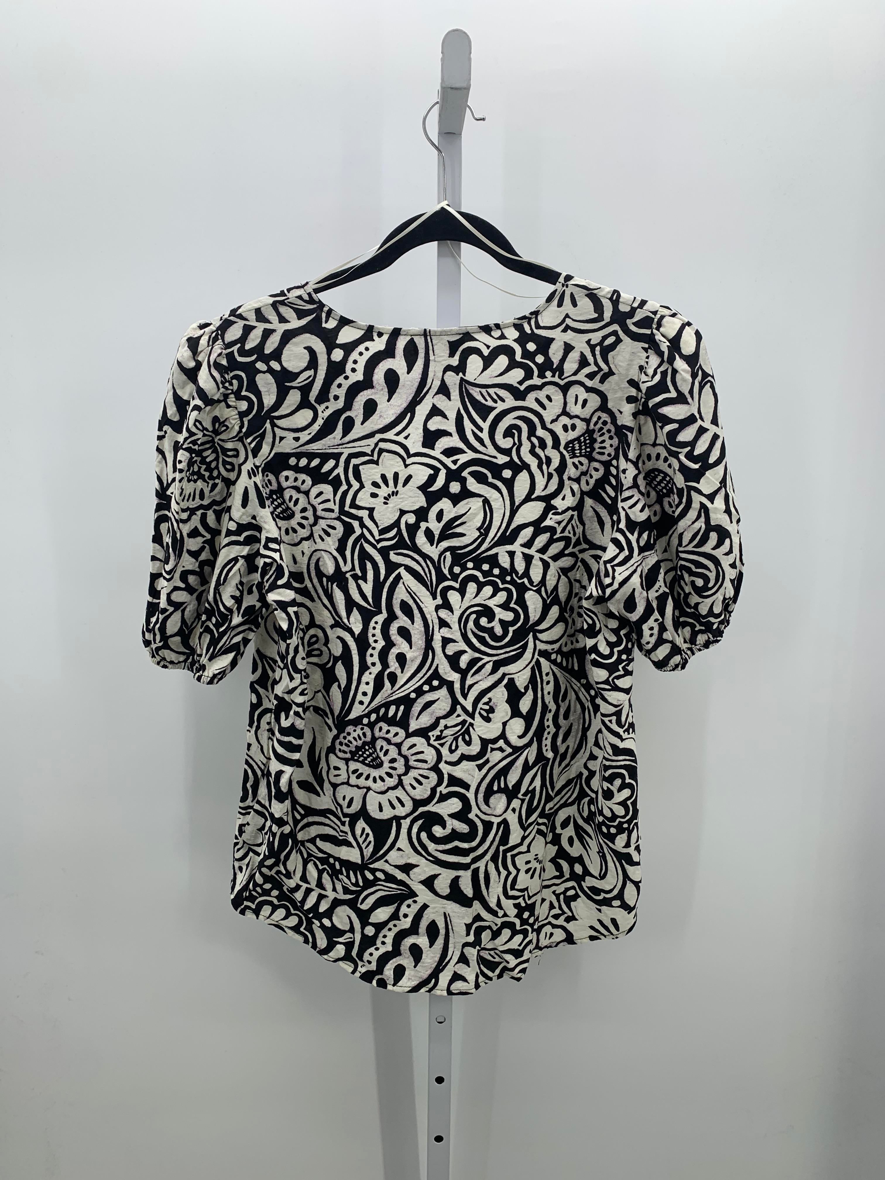 Size Medium Misses Short Sleeve Shirt