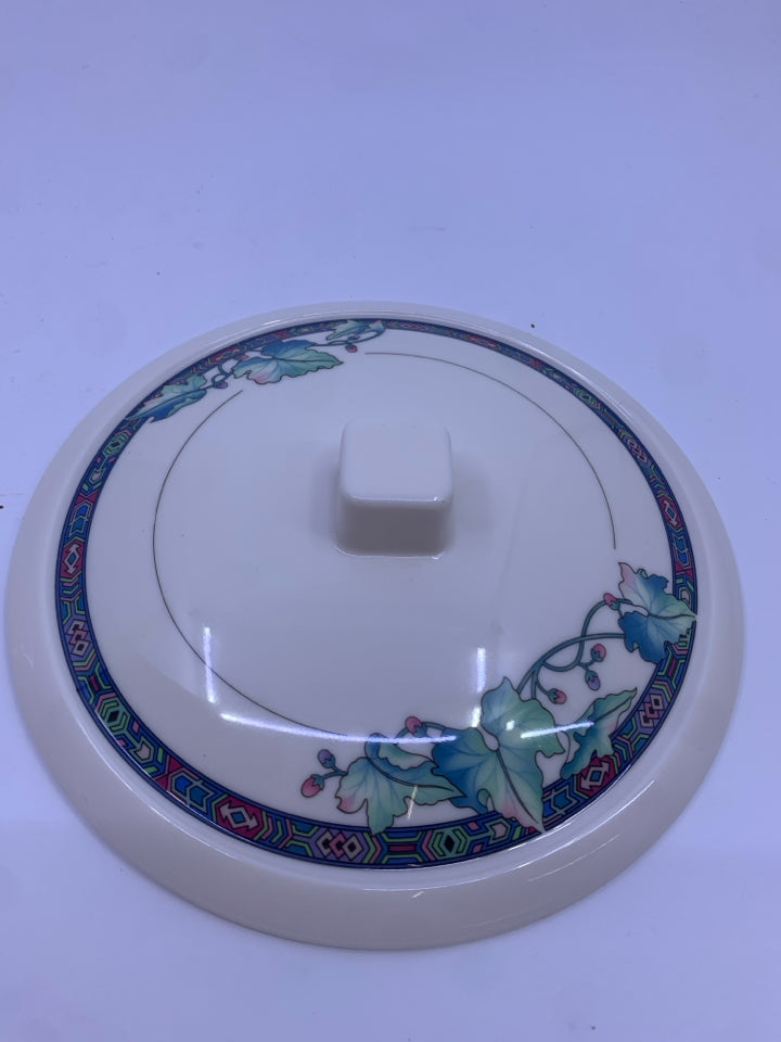 VTG 4 PC AZTEC PATTERN MELAMINE SERVING SET- 3 BOWLS W LIDS AND PLATTER.