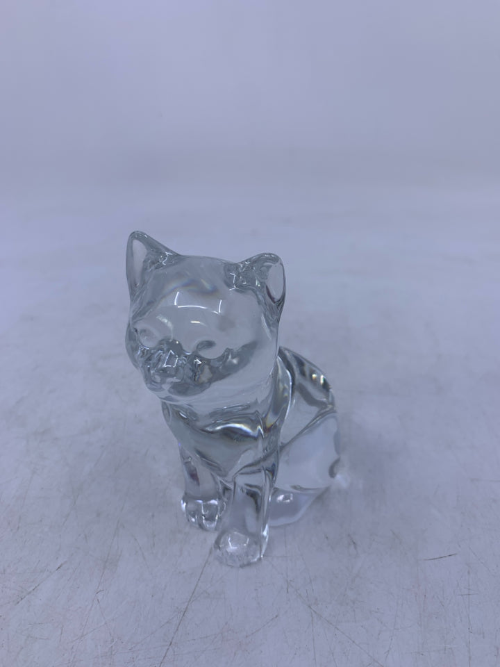 CLEAR GLASS SITTING CAT.